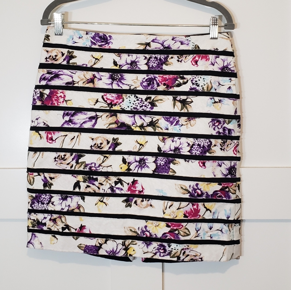 White House Black Market Pencil Floral Skirt Size 6 White Black Stripe P…